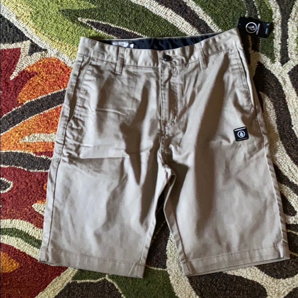 BRAND NEW Volcom khaki shorts